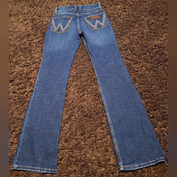 Wrangler Darkwash Stretch Bootcut Lowrise Women's Denim Jean Sz. 5x32 - Picture 1 of 7